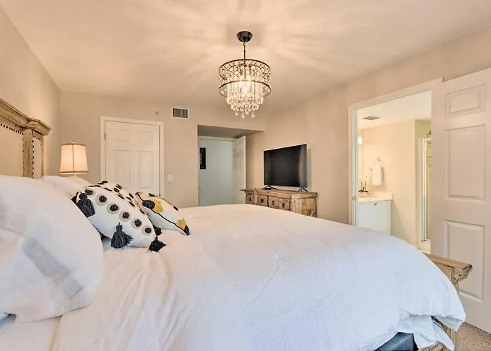 Beachfront Fort Walton Beach Condo W/ Pool Access!