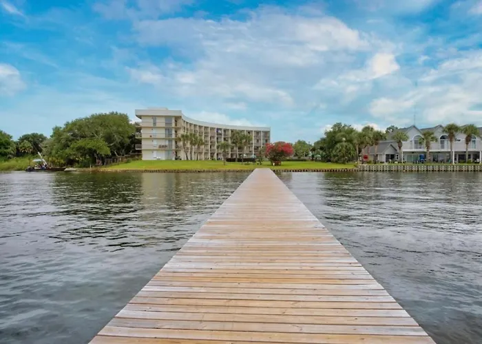 Cozy Bayfront Condo